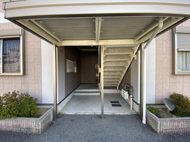 ラフィーネ二ツ屋のエントランス