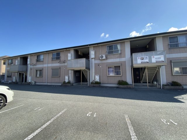 ラフィーネ二ツ屋の駐車場