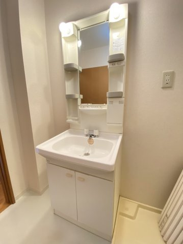 ラフィーネ二ツ屋の洗面所