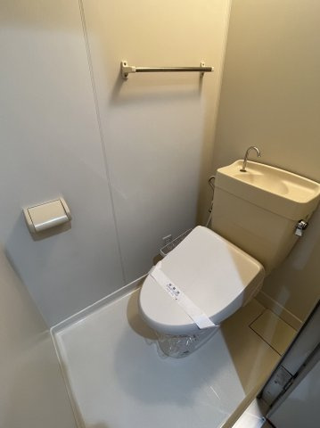 和泉市肥子町２丁目の賃貸マンションのトイレ|清潔感のあるトイレです