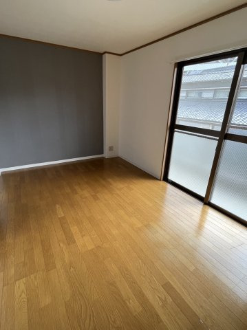 和泉市肥子町２丁目の賃貸マンションの居間・リビング|こちらのリビングで趣味の時間をお楽しみください