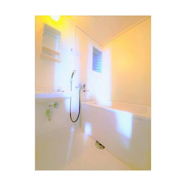 西山ハイツの浴室