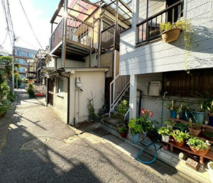墨田区東向島４丁目の戸建の前面道路含む現地写真