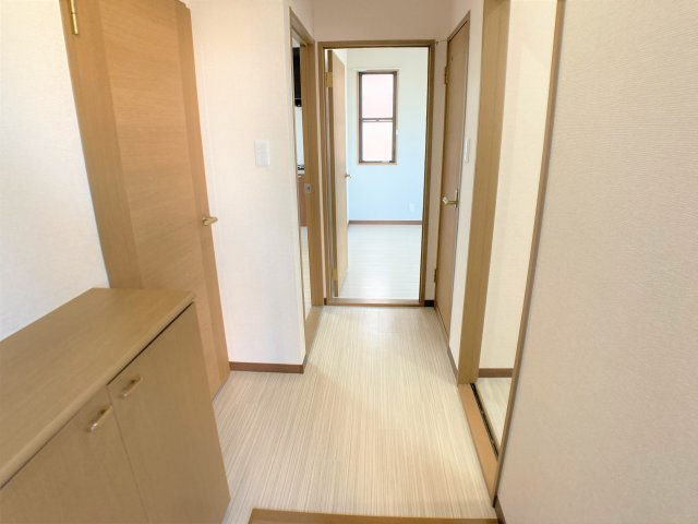 サンハイムホウゲツA棟の内装|別部屋反転間取のお写真になります。参考にご覧くださいませ。