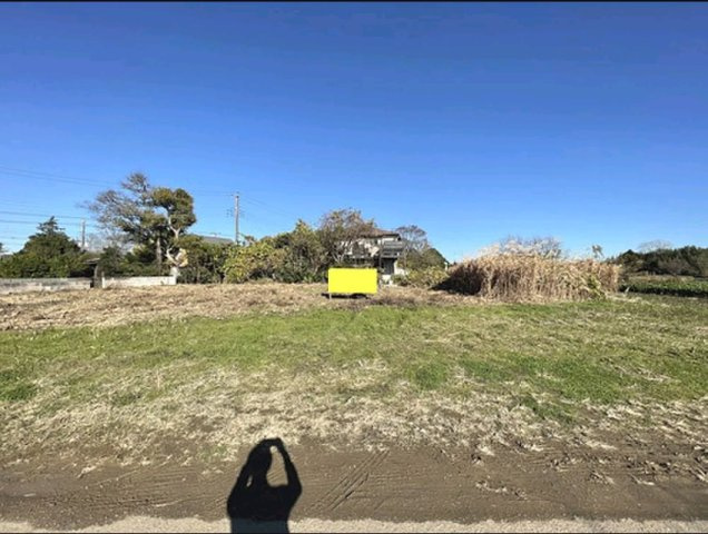 龍ケ崎市長沖町　約100坪土地の外観|南側道路に面した約100坪の敷地。陽当たり良好です