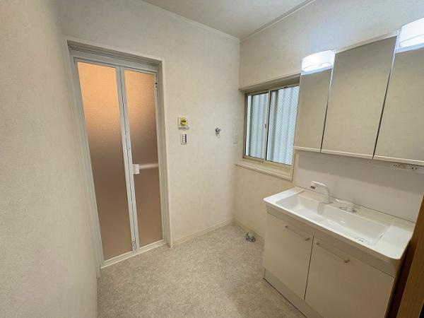 神戸市垂水区星陵台　中古一戸建　の独立洗面台