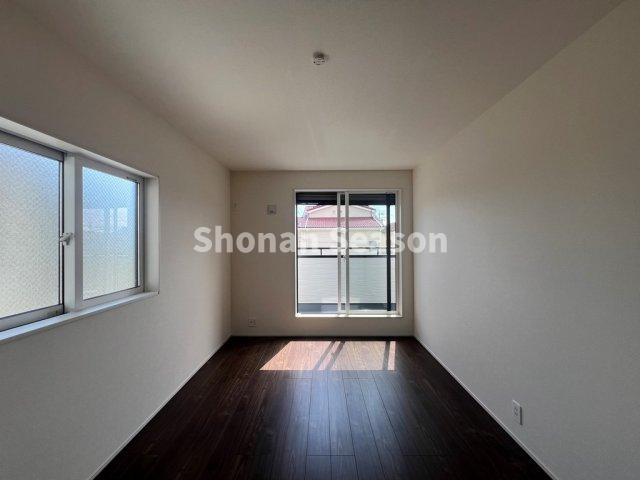 【洋室】 | 全室収納付きで、増えがちな学習用具・衣類や、季節家電なども、各部屋に収納でき便利ですよ。