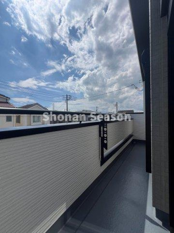 【バルコニー】 | ２部屋から行き来できる続きバルコニー☆
洗濯物もたっぷりと干すことができますよ！