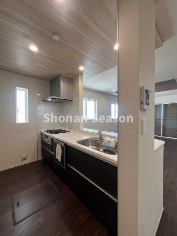 【キッチン】 | 床下収納はいざという時の防災用品をしまうのにも便利ですよ◎