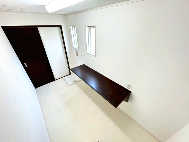 中央区安新町のその他|2Fにあるランドリールームです。洗濯物をたたんだりアイロンがけをしたり
様々な使い方が可能な便利なお部屋です。