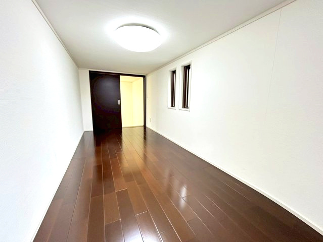 中央区安新町の収納|2Fの小屋裏物置です。季節ものや大きな物も
楽々収納できる広いスペースで出し入れもしやすく使い勝手が良いです。