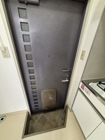 ハイツダイネツの玄関