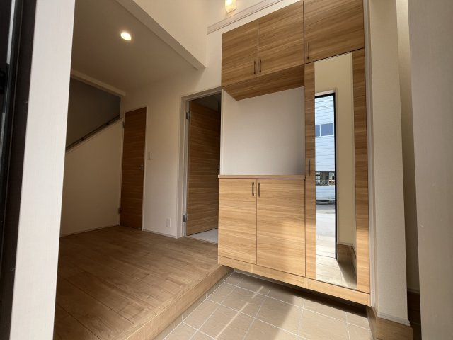 【玄関】 | 本庄市下野堂　ブルーミングガーデン　新築戸建　全2棟　2号棟