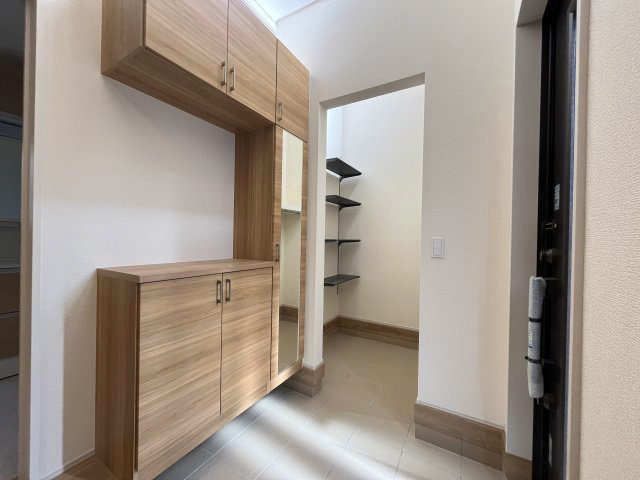 【玄関】 | 本庄市下野堂　ブルーミングガーデン　新築戸建　全2棟　2号棟