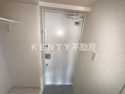 【玄関】 | パークキューブ武蔵小杉 | 収納もある玄関です