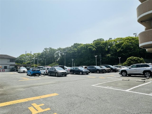 手柄アートスカイハイツの駐車場