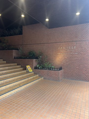 ファミール西新宿のエントランス