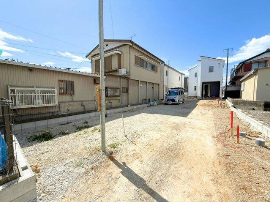 売新築戸建　中央区萩丘三丁目の前面道路含む現地写真