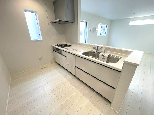 佐伯区五日市中央2丁目　№35869のキッチン|リビング全体を見渡せる
対面式キッチンです。