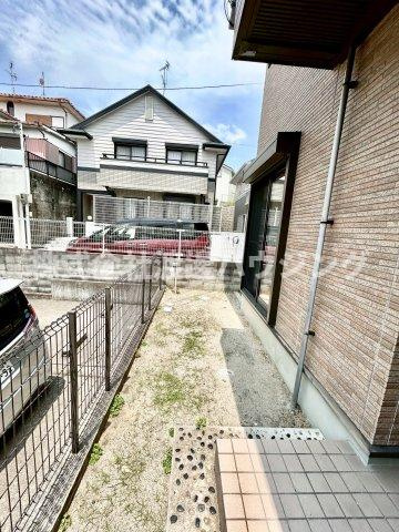 吹田市千里山西３丁目のテラスの庭