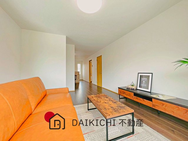 【居間・リビング】 | 久喜市上町　クレアスタウン　中古戸建　全7棟　4号棟