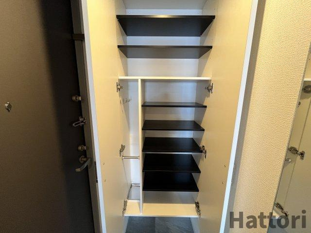 ArtizA緑地公園　仲介手数料無料の玄関