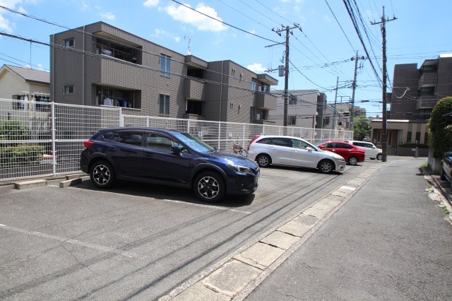川崎市高津区諏訪１丁目の駐車場の外観