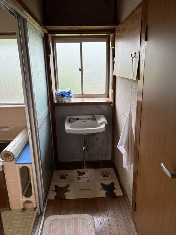 中郷町日棚字重殿 中古一戸建ての独立洗面台