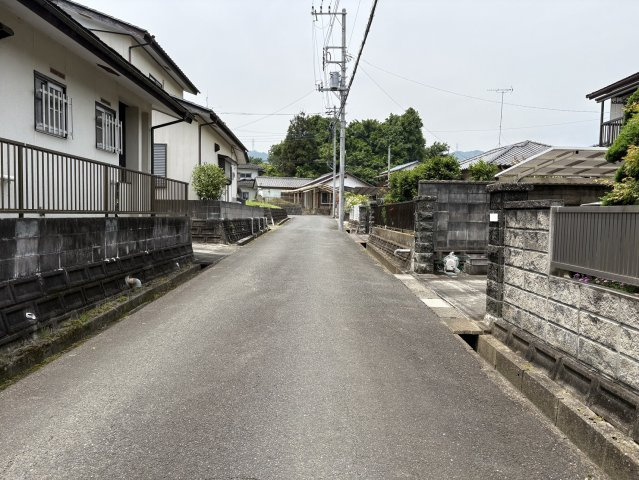 中郷町日棚字重殿 中古一戸建ての前面道路含む現地写真