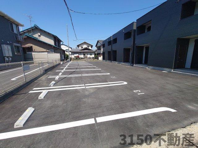 ヴィラフロンティア東鶉Bの駐車場