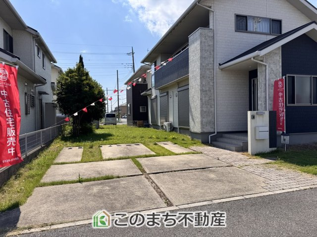 真岡市長田１丁目　中古戸建の駐車場|カースペースは並列２台分ございます！
