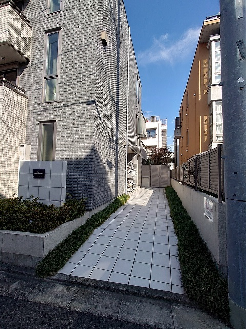サンメゾン千早のエントランス