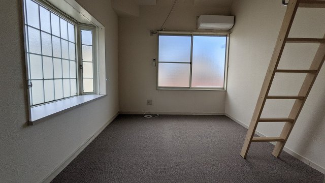 レオパレスＲＡＦＦＩＮＡＴＯＩの洋室|スタンダードな洋室です