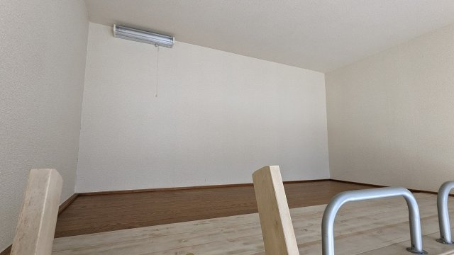 レオパレスＲＡＦＦＩＮＡＴＯＩの寝室|落ち着いた色調の寝室です