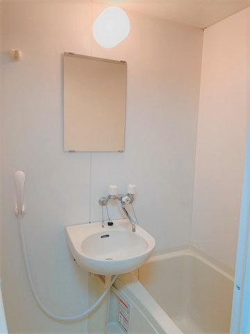 レオパレスＲＡＦＦＩＮＡＴＯＩの浴室|日々の暮らしに欠かせないお風呂です