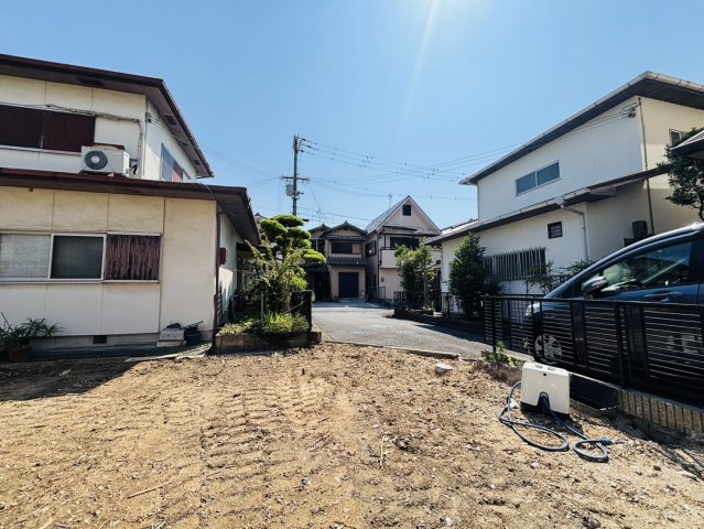 岸和田市神須屋町　建築条件なし土地の前面道路含む現地写真
