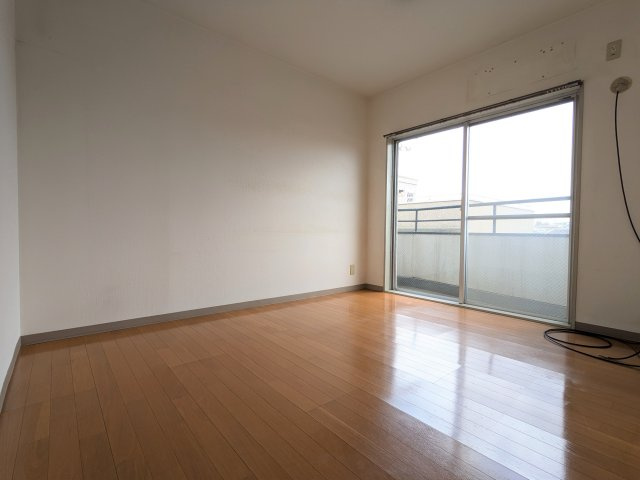 ワイケービー桜台の居間・リビング