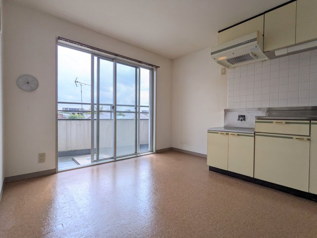 ワイケービー桜台の居間・リビング