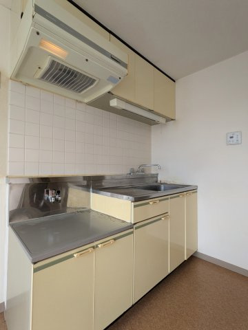 ワイケービー桜台のキッチン