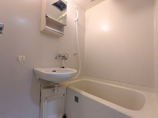 ワイケービー桜台の浴室