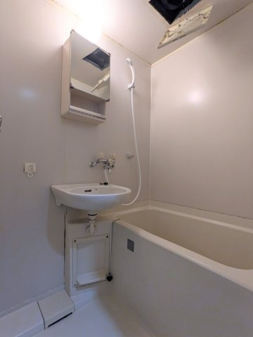 ワイケービー桜台の洗面所