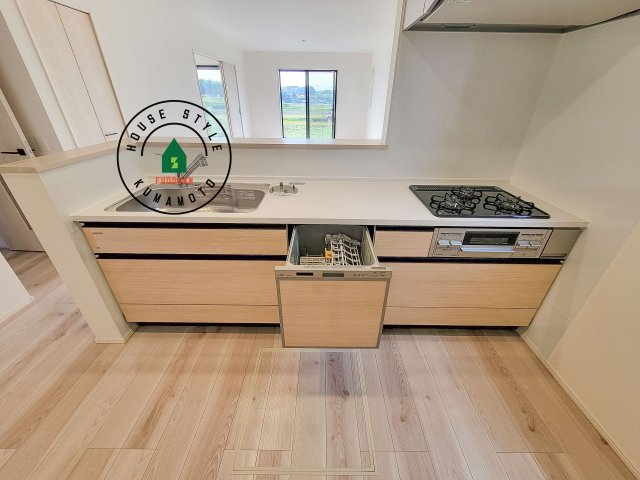 合志市合生第3-3棟（16号棟）　のキッチン|ご家族を近くに感じられる対面キッチンのLDK。会話もはずみそうですね。