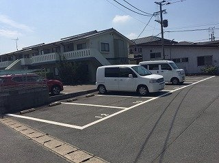 レオパレスガーデン光のその他|敷地内駐車場