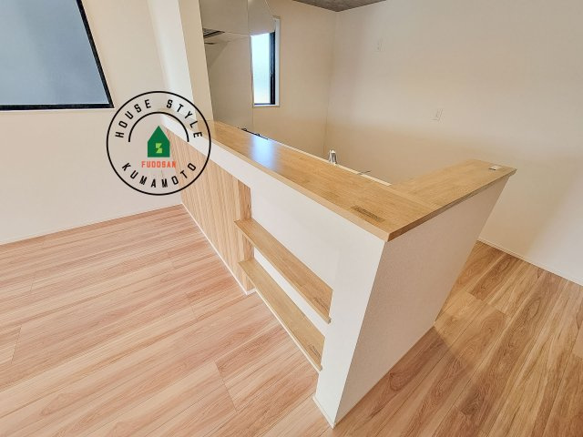 合志市合生第3-3棟（17号棟）　のダイニング|キッチンから立ち込める香りが今日の料理を期待させます。