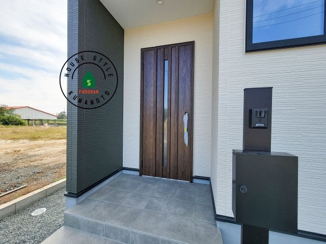 合志市合生第3-3棟（17号棟）　の玄関|おでかけの時も帰った時も、「我が家」を最初に感じでもらえる素敵な空間に。