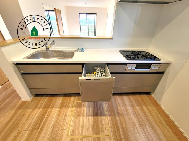 合志市合生第3-3棟（17号棟）　のキッチン|ご家族を近くに感じられる対面キッチンのLDK。会話もはずみそうですね。