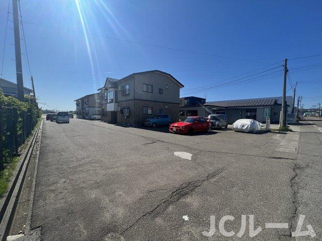 コーポひまわりの駐車場