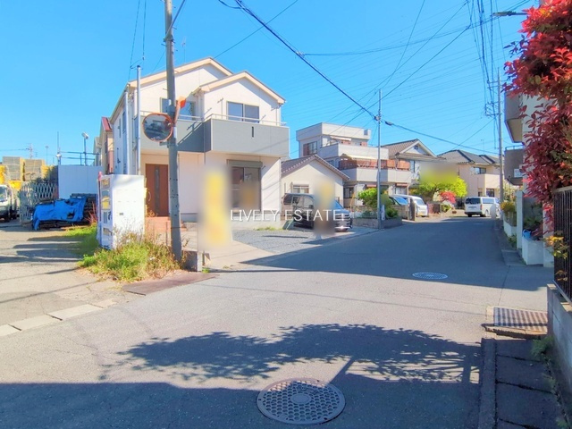 草加市柳島町 中古戸建の前面道路含む現地写真