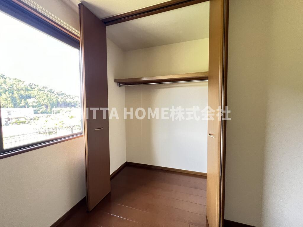 ピュアライフ　Ｂ棟の収納|【同タイプ物件写真】大きなクローゼットは嬉しいですね♪