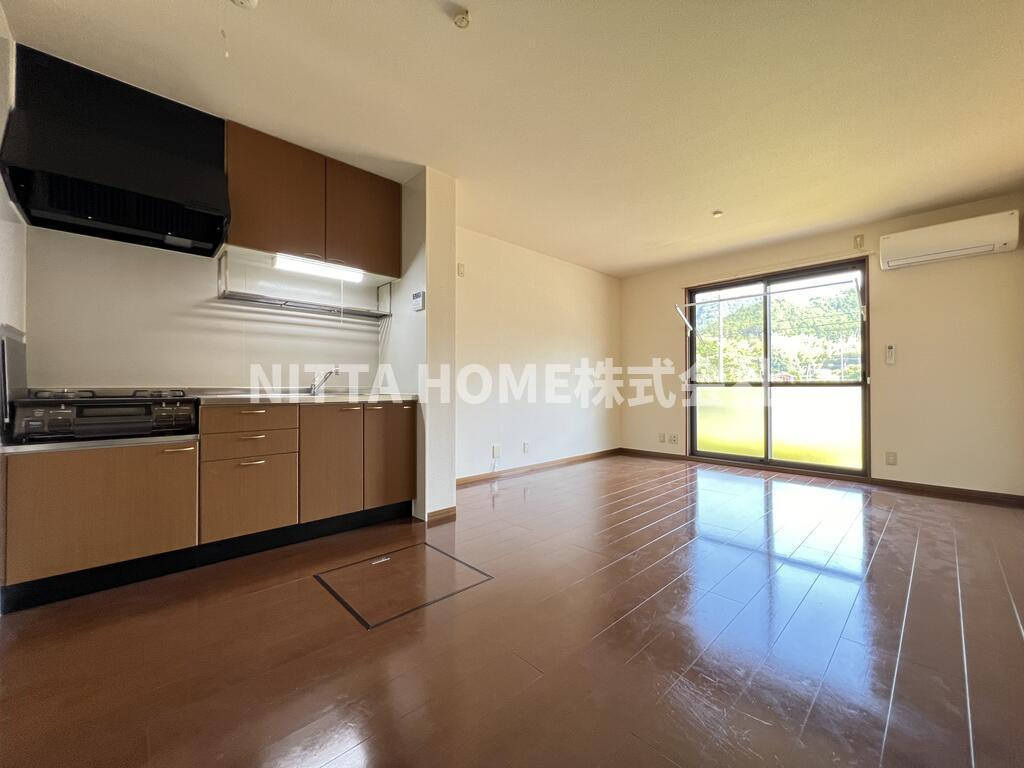 ピュアライフ　Ｂ棟の居間・リビング|【同タイプ物件写真】リビングは広々１２帖☆彡